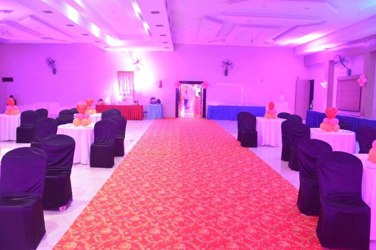 Hotel Royal Regency Bori  Luaran gambar