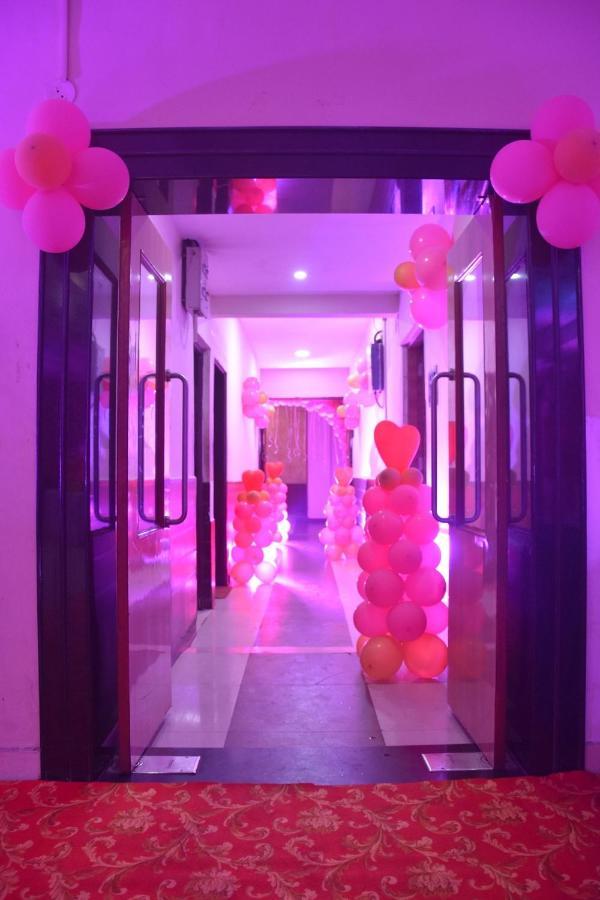 Hotel Royal Regency Bori  Luaran gambar