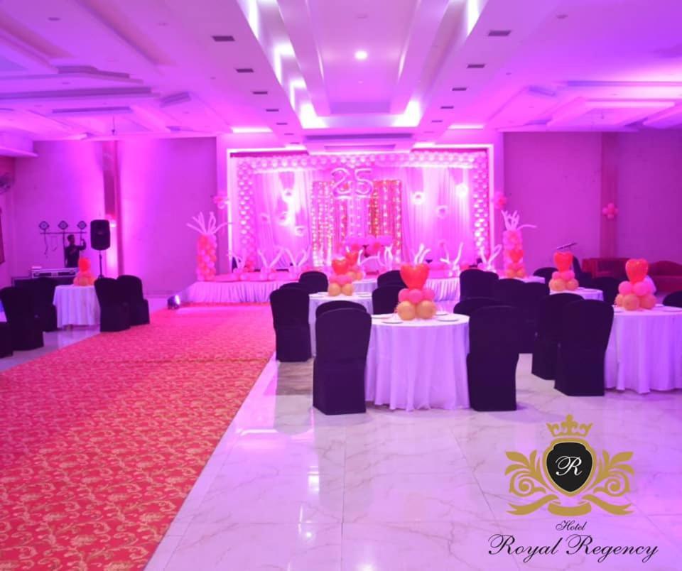 Hotel Royal Regency Bori  Luaran gambar