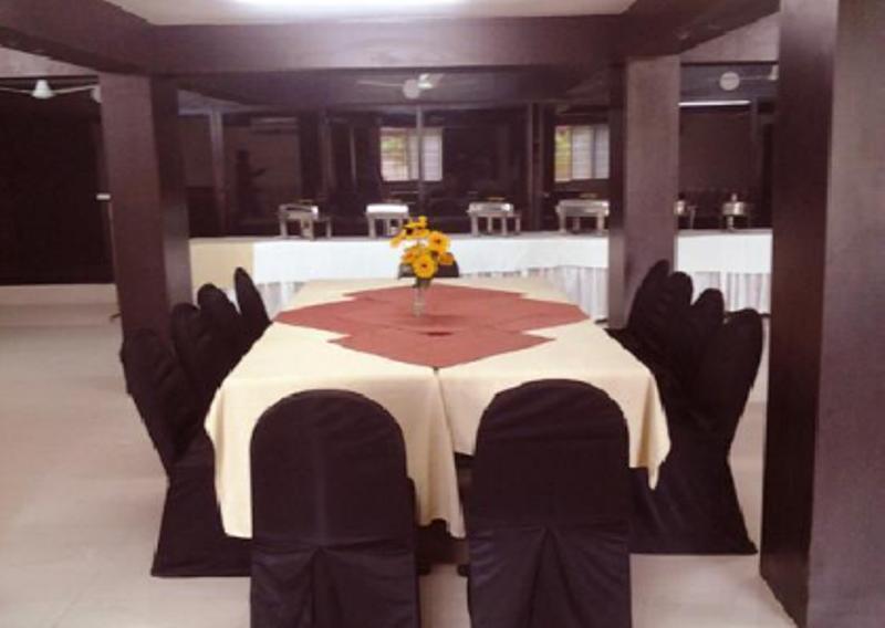 Hotel Royal Regency Bori  Luaran gambar