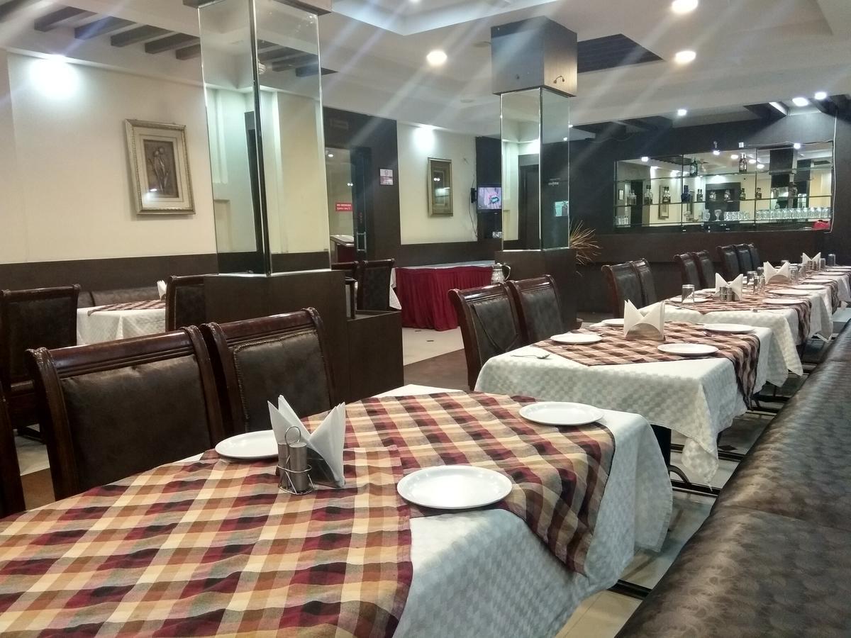 Hotel Royal Regency Bori  Luaran gambar