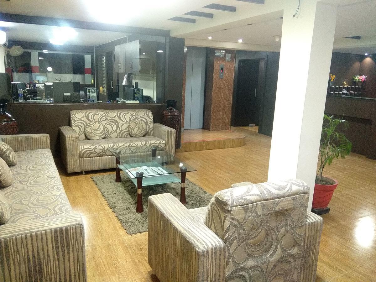 Hotel Royal Regency Bori  Luaran gambar