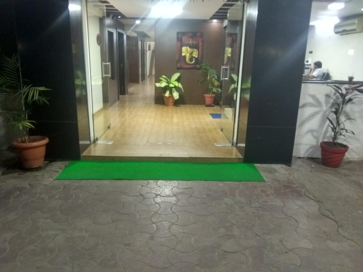 Hotel Royal Regency Bori  Luaran gambar