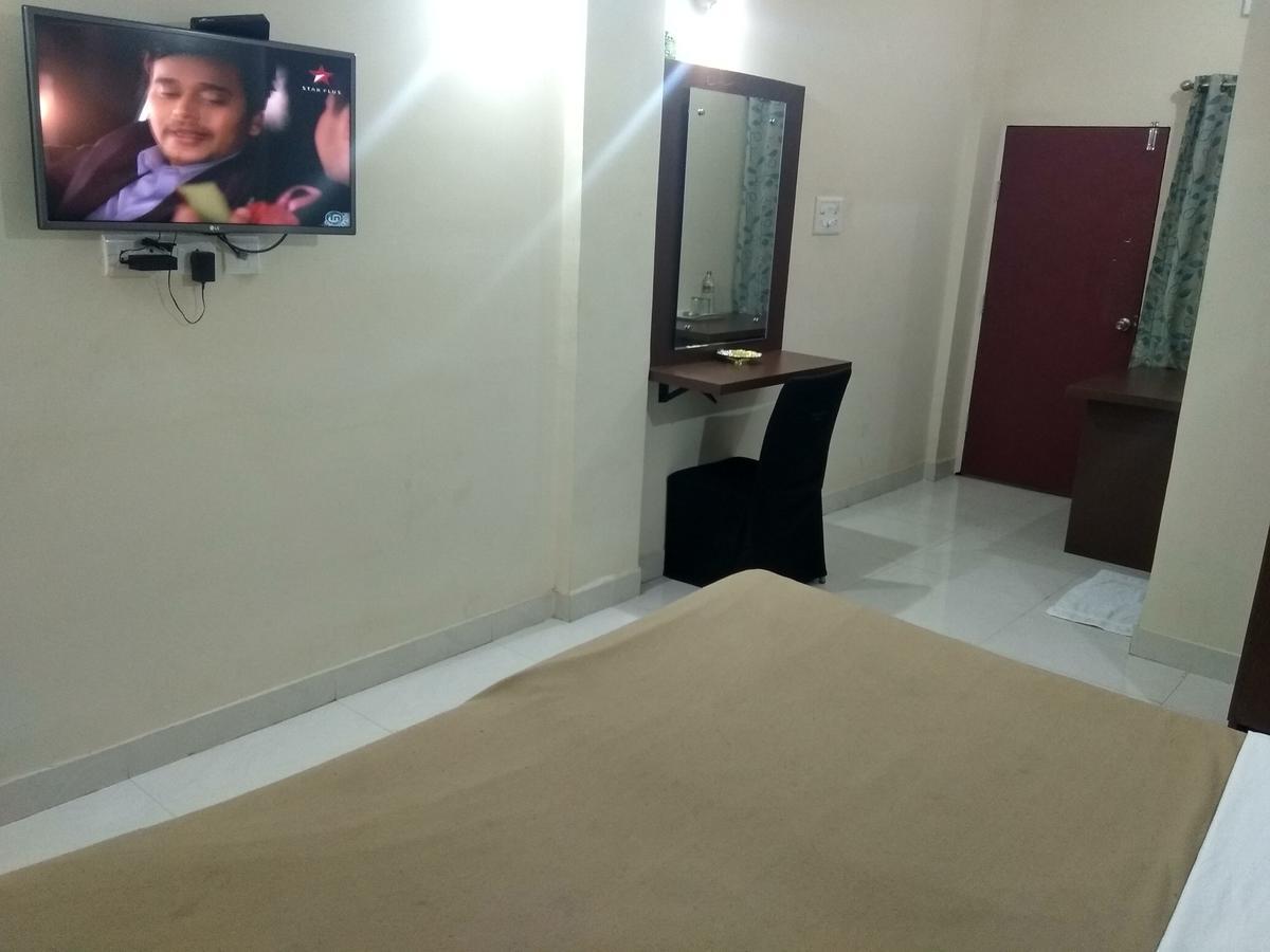 Hotel Royal Regency Bori  Luaran gambar