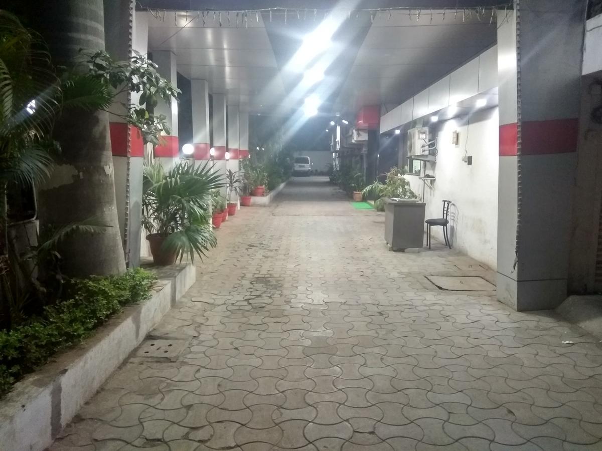 Hotel Royal Regency Bori  Luaran gambar