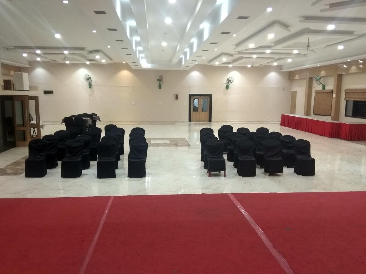 Hotel Royal Regency Bori  Luaran gambar
