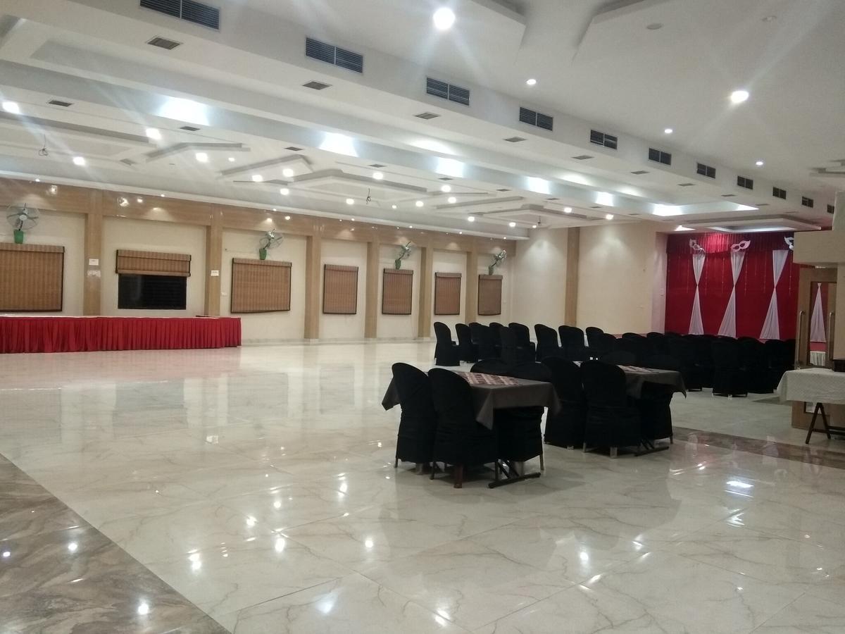 Hotel Royal Regency Bori  Luaran gambar