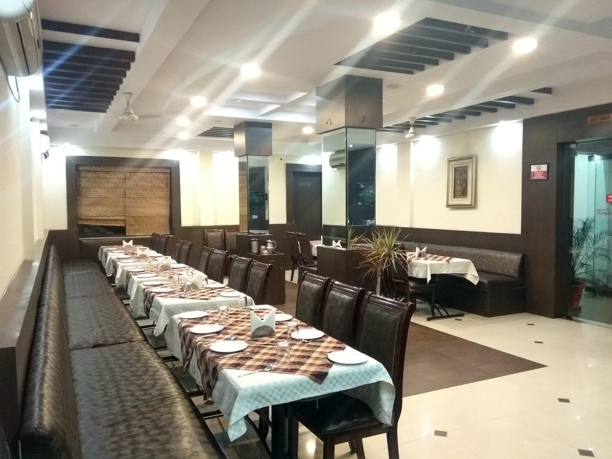 Hotel Royal Regency Bori  Luaran gambar