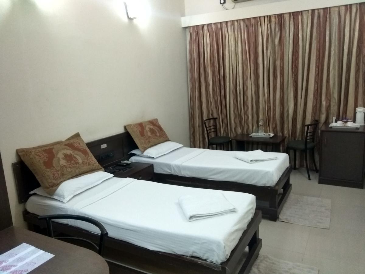Hotel Royal Regency Bori  Luaran gambar