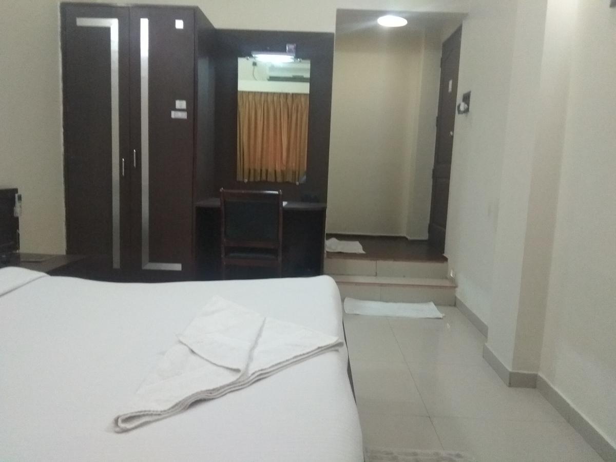 Hotel Royal Regency Bori  Luaran gambar
